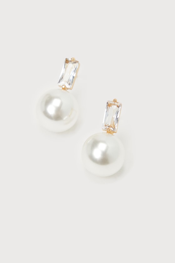 Elegant Passion White Pearl 14KT Gold Rhinestone Stud Earrings