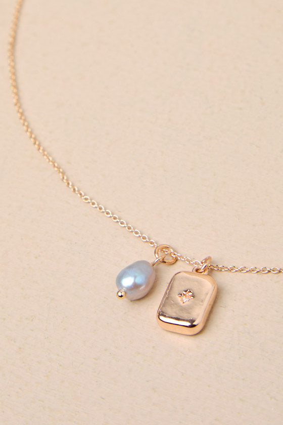 Pristine Shine Gold Pearl Pendant Necklace